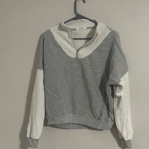 Perfect white tee gray white fleece sweatshirt small